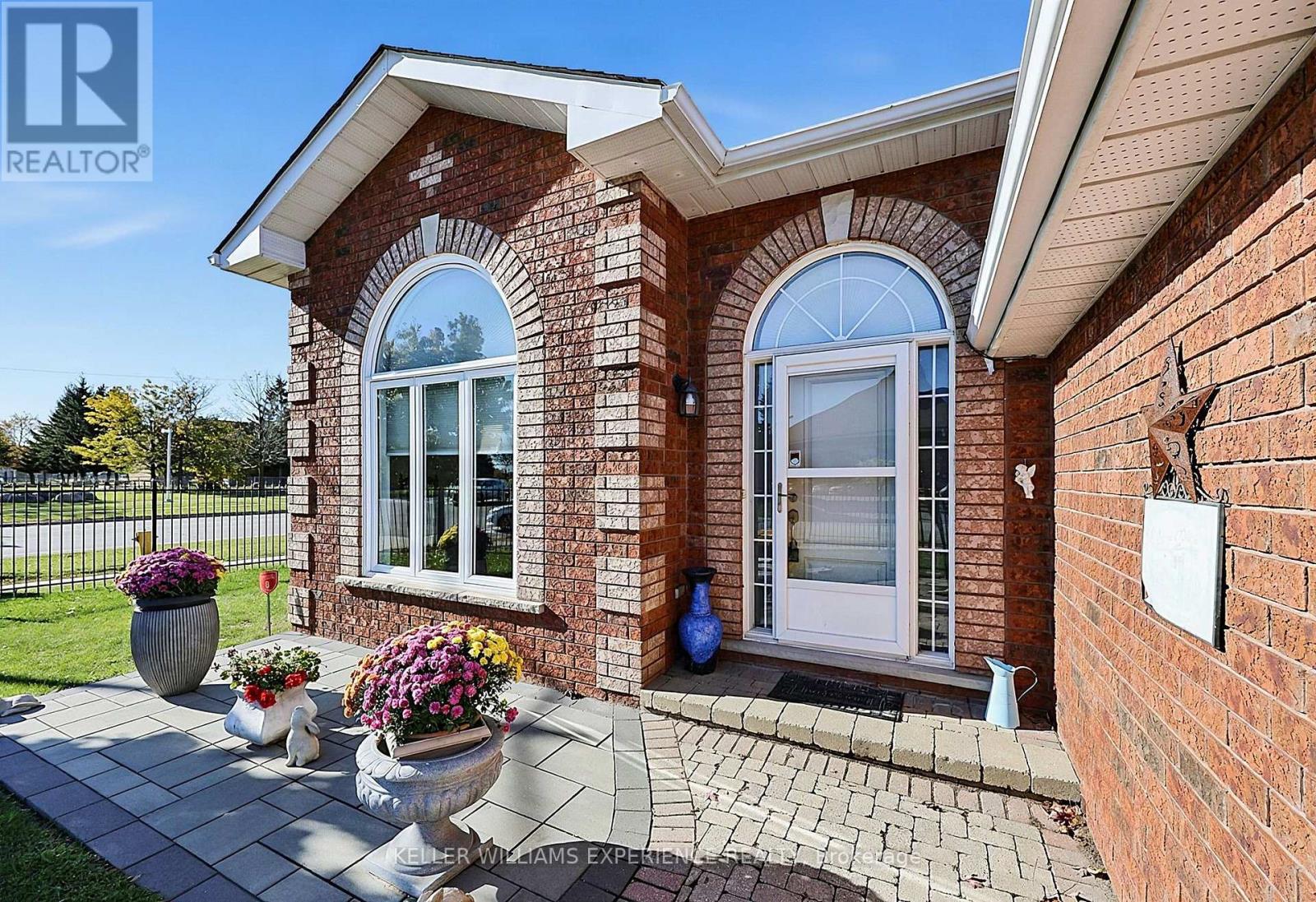 169 Emms Drive, Barrie (Holly), Ontario L4N 9N7 - Photo 6 - S14098696