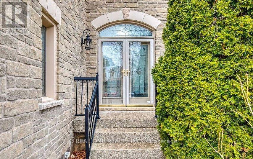 2093 Shorncliffe Boulevard, Oakville, Ontario  L6M 3N8 - Photo 2 - W14098634