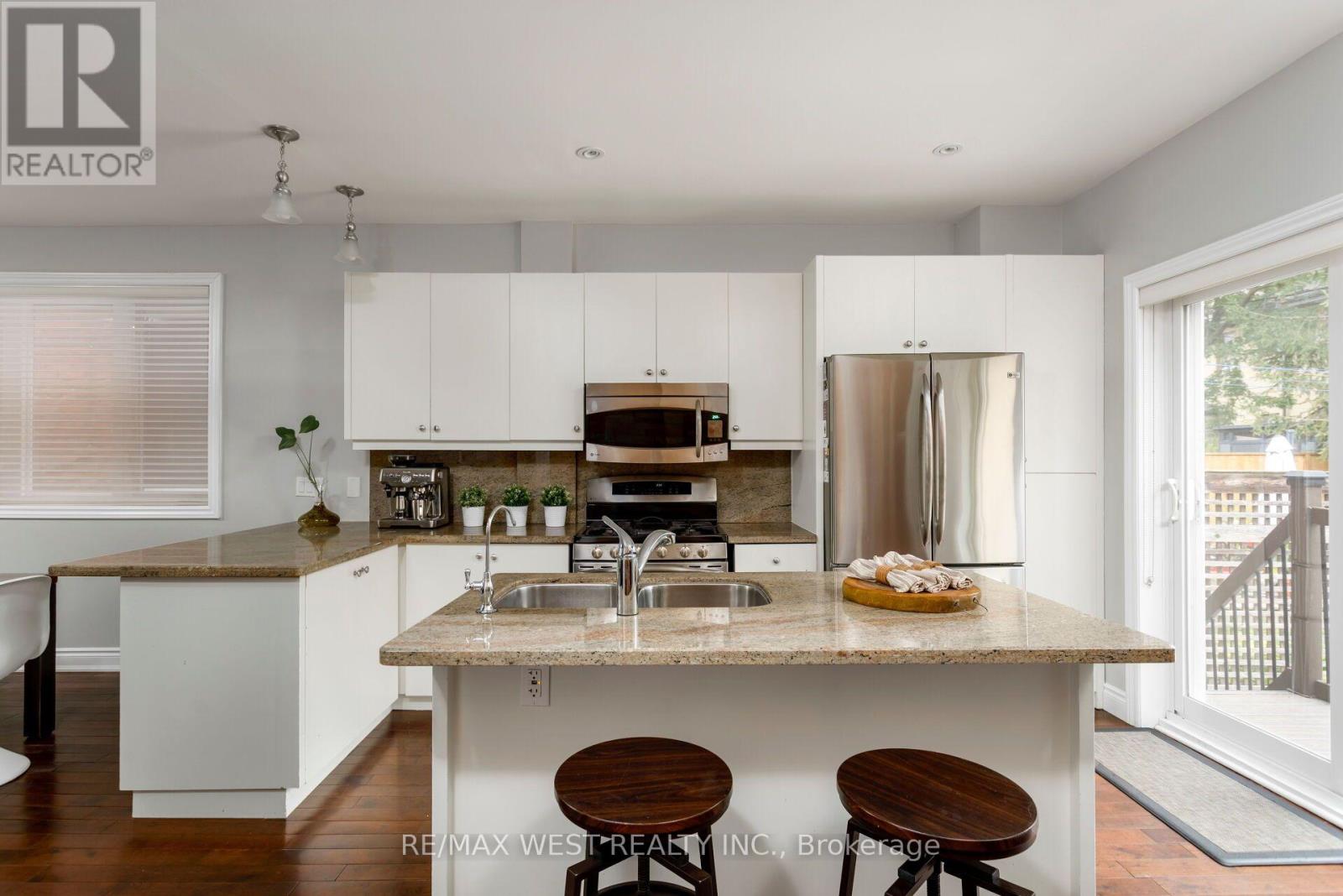 17a Cowan Avenue, Toronto, Ontario  M6K 2N1 - Photo 11 - W14098666
