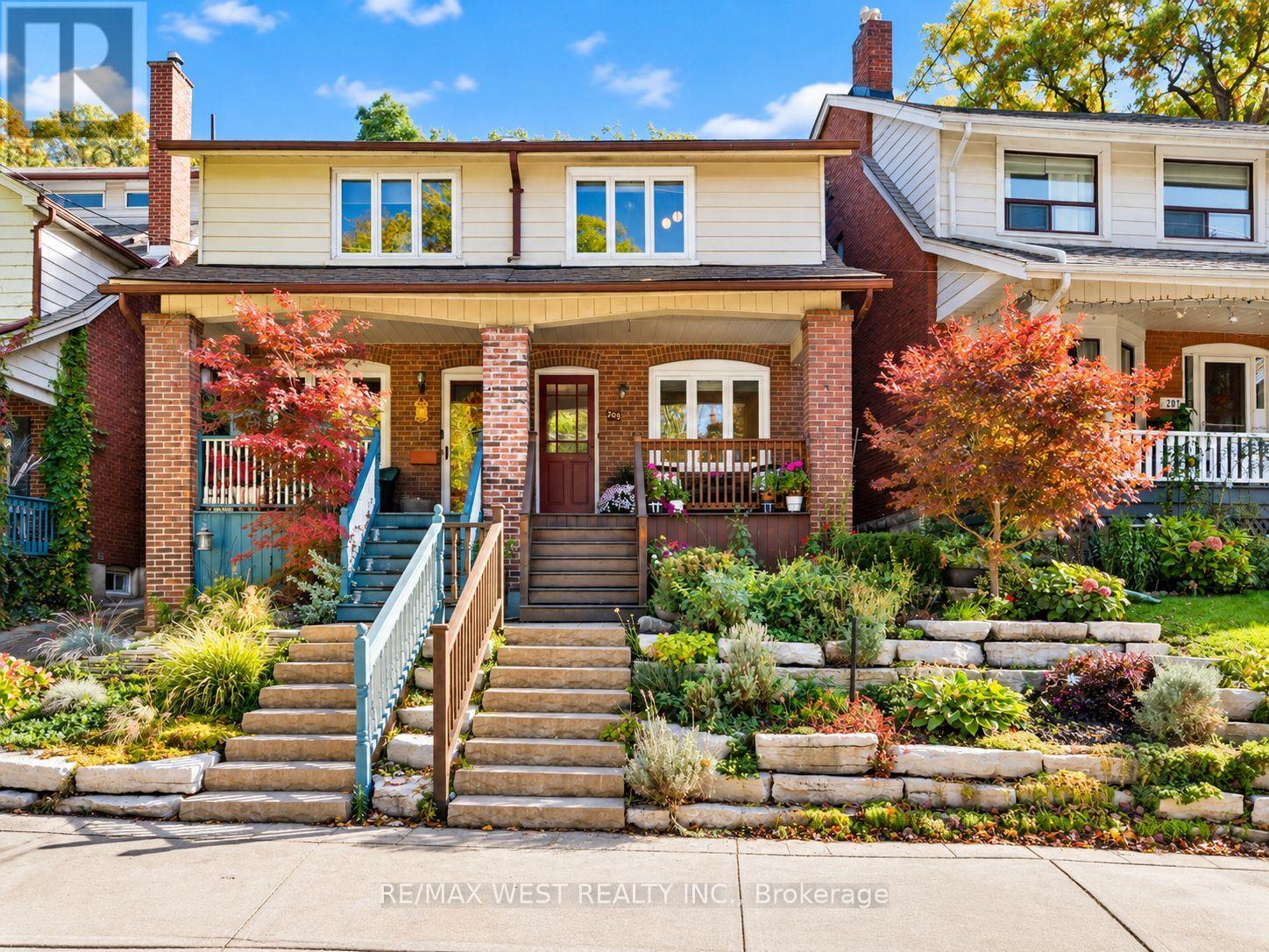209 CLENDENAN AVENUE, Toronto, Ontario