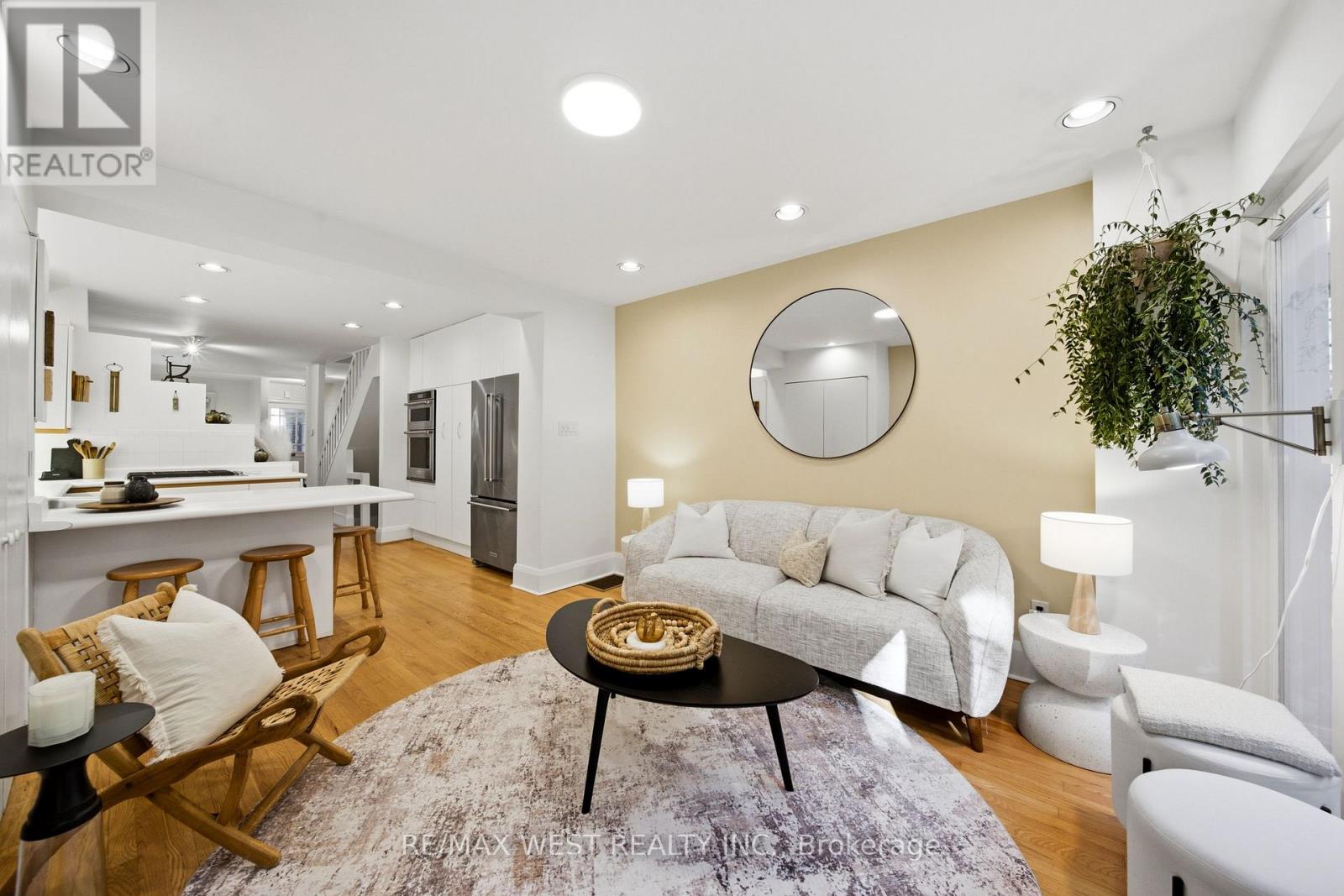 209 Clendenan Avenue, Toronto, Ontario  M6P 2W9 - Photo 11 - W14098736
