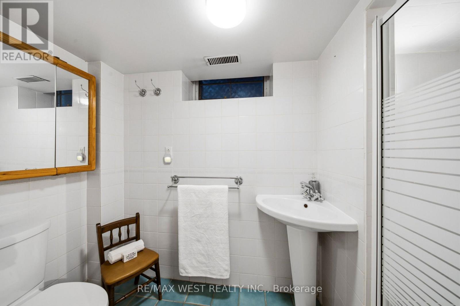 209 Clendenan Avenue, Toronto, Ontario  M6P 2W9 - Photo 21 - W14098736