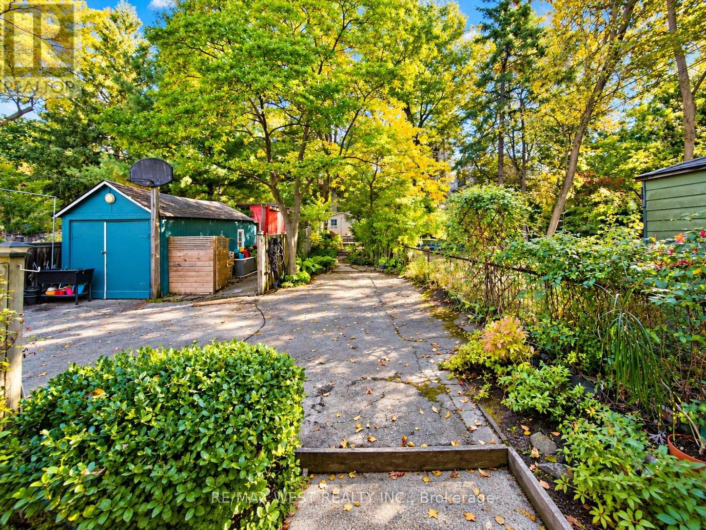 209 Clendenan Avenue, Toronto, Ontario  M6P 2W9 - Photo 28 - W14098736