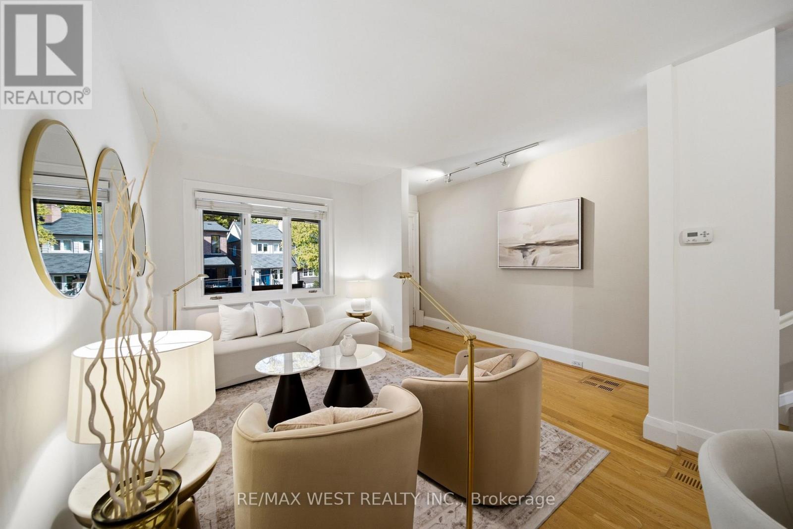 209 Clendenan Avenue, Toronto, Ontario  M6P 2W9 - Photo 4 - W14098736