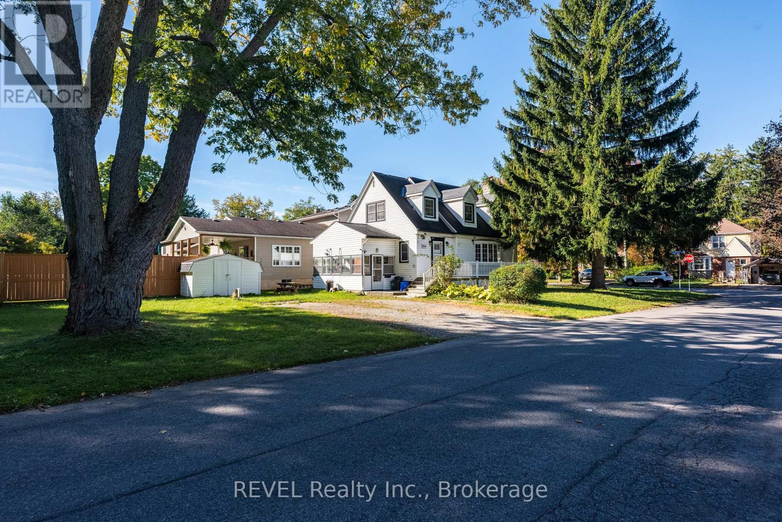 7044 LEEMING STREET, Niagara Falls, Ontario