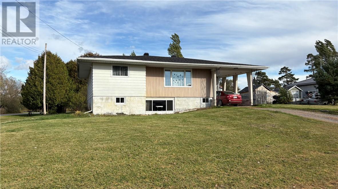 34 Dollard, Noelville, Ontario  P0M 2N0 - Photo 2 - 2131021