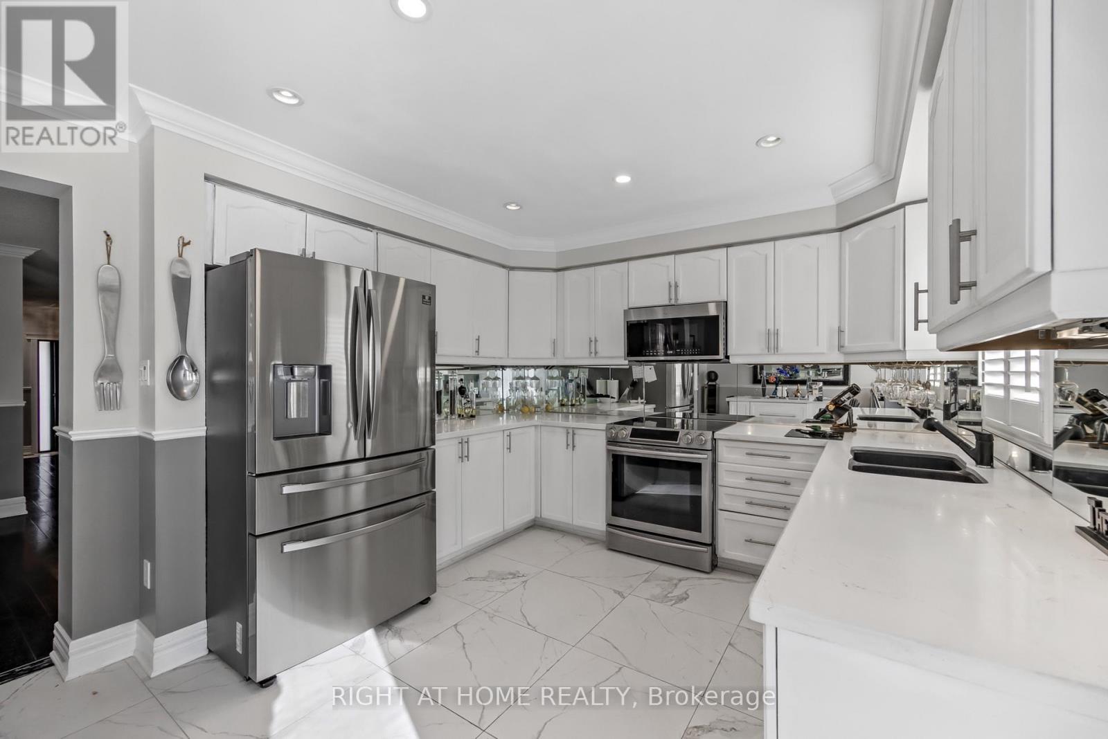 7 Urwin Street, Ajax, Ontario  L1T 0G7 - Photo 11 - E14092834