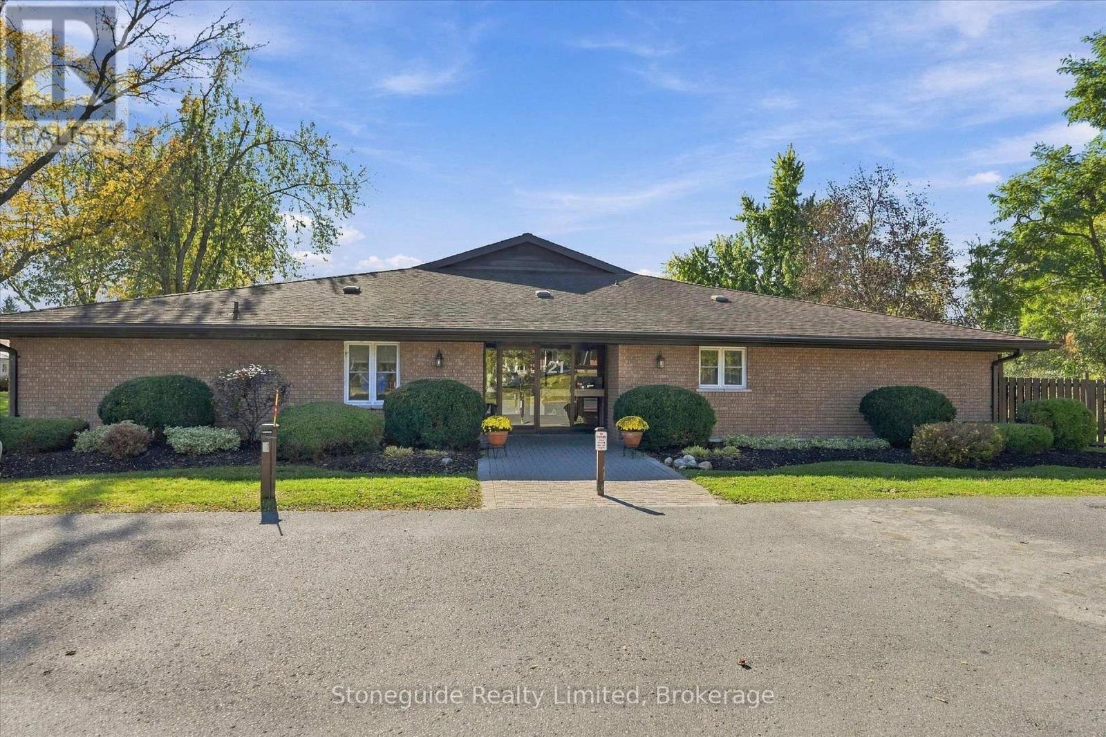 10 - 21 PADDOCK WOOD, Peterborough, Ontario
