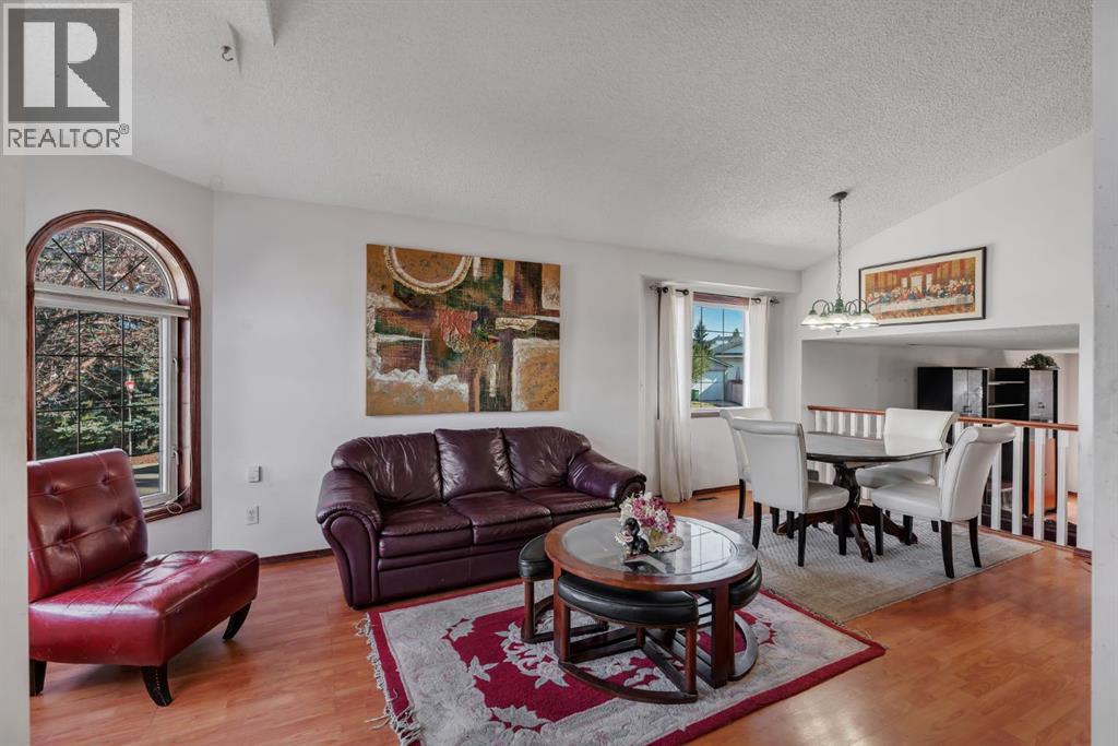 863 Applewood Drive SE