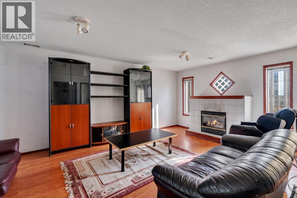 863 Applewood Drive SE