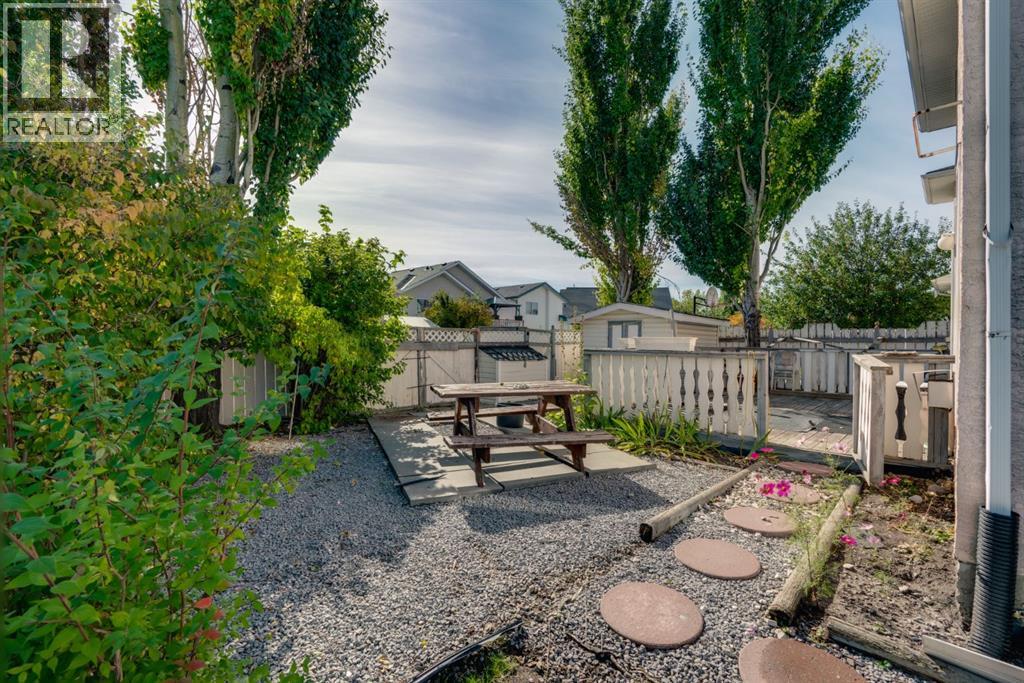 863 Applewood Drive SE