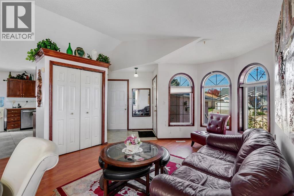 863 Applewood Drive SE