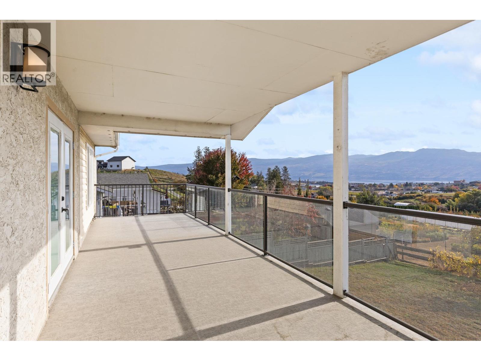2582 Neufeld Crescent