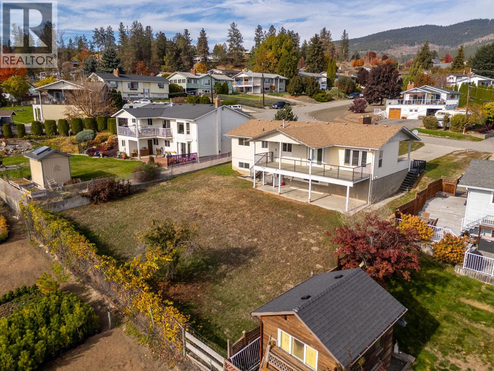 2582 Neufeld Crescent