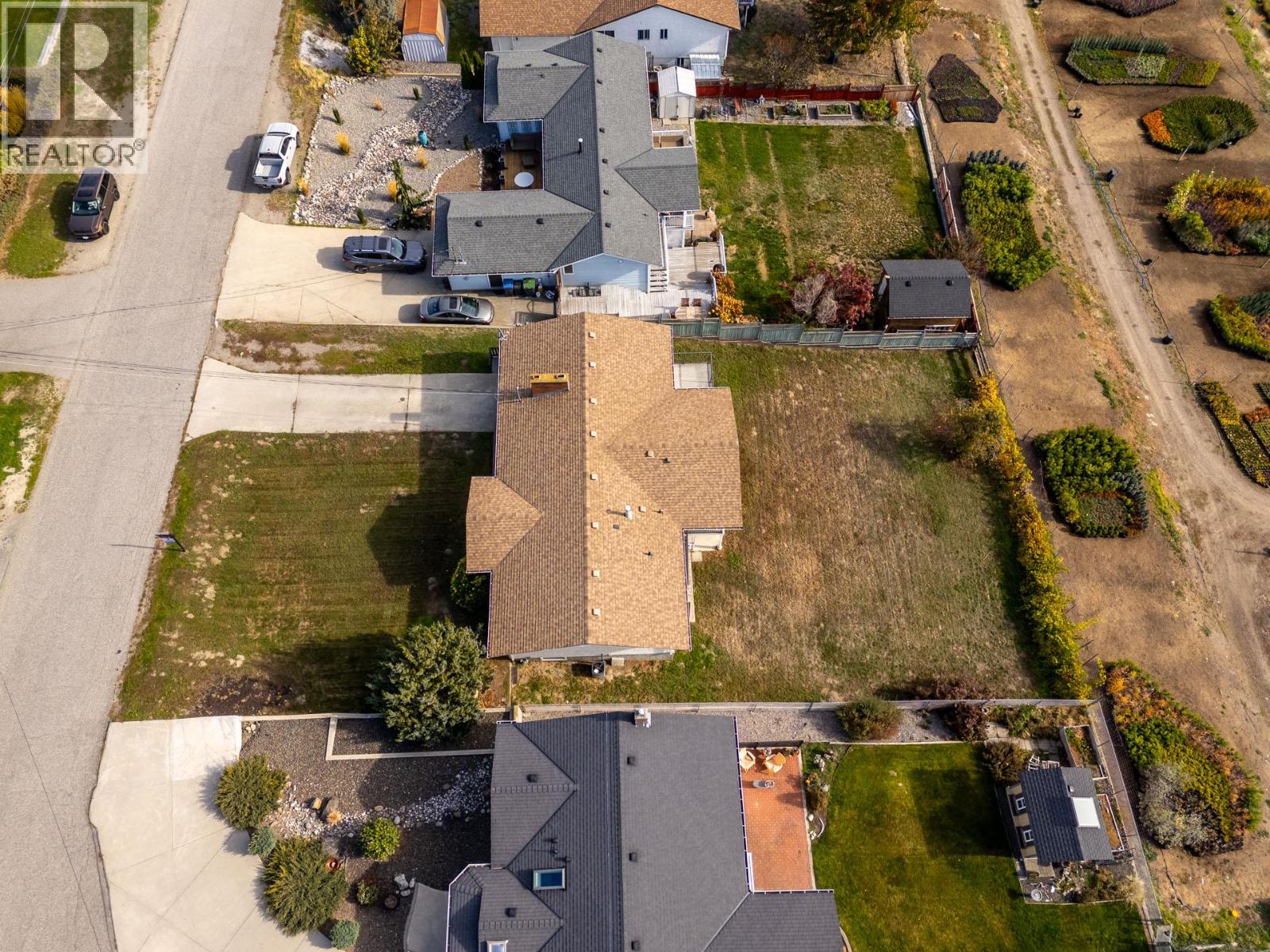2582 Neufeld Crescent
