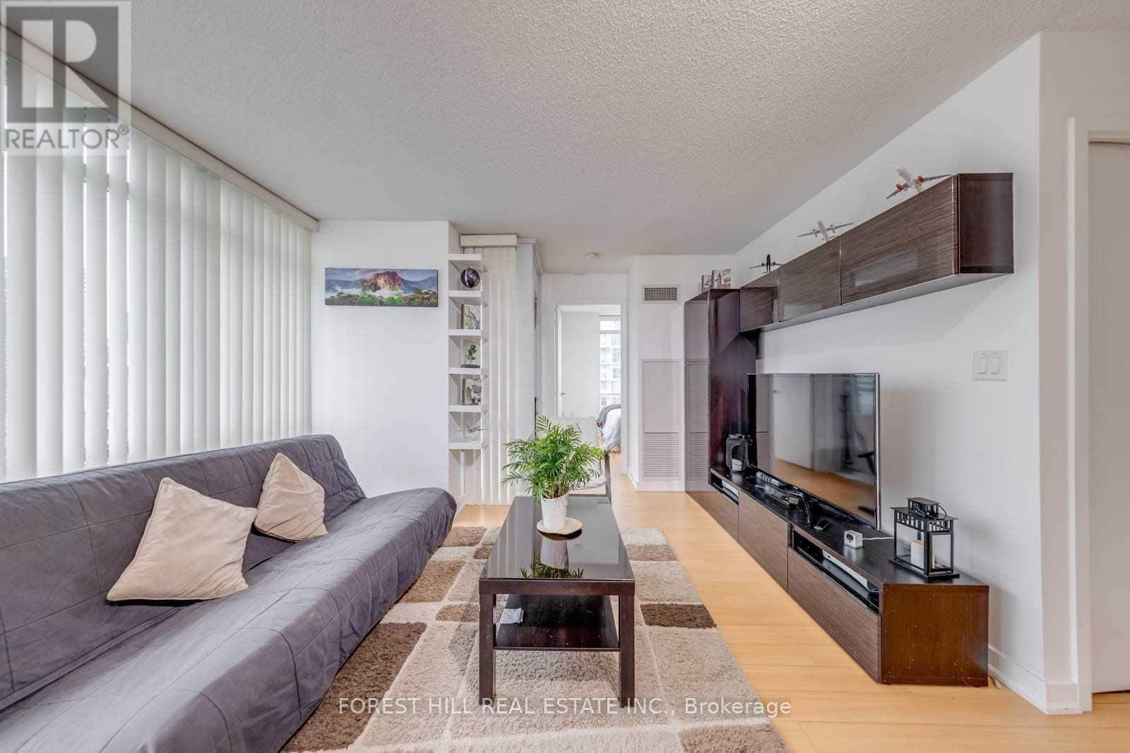 1006 - 11 BRUNEL COURT