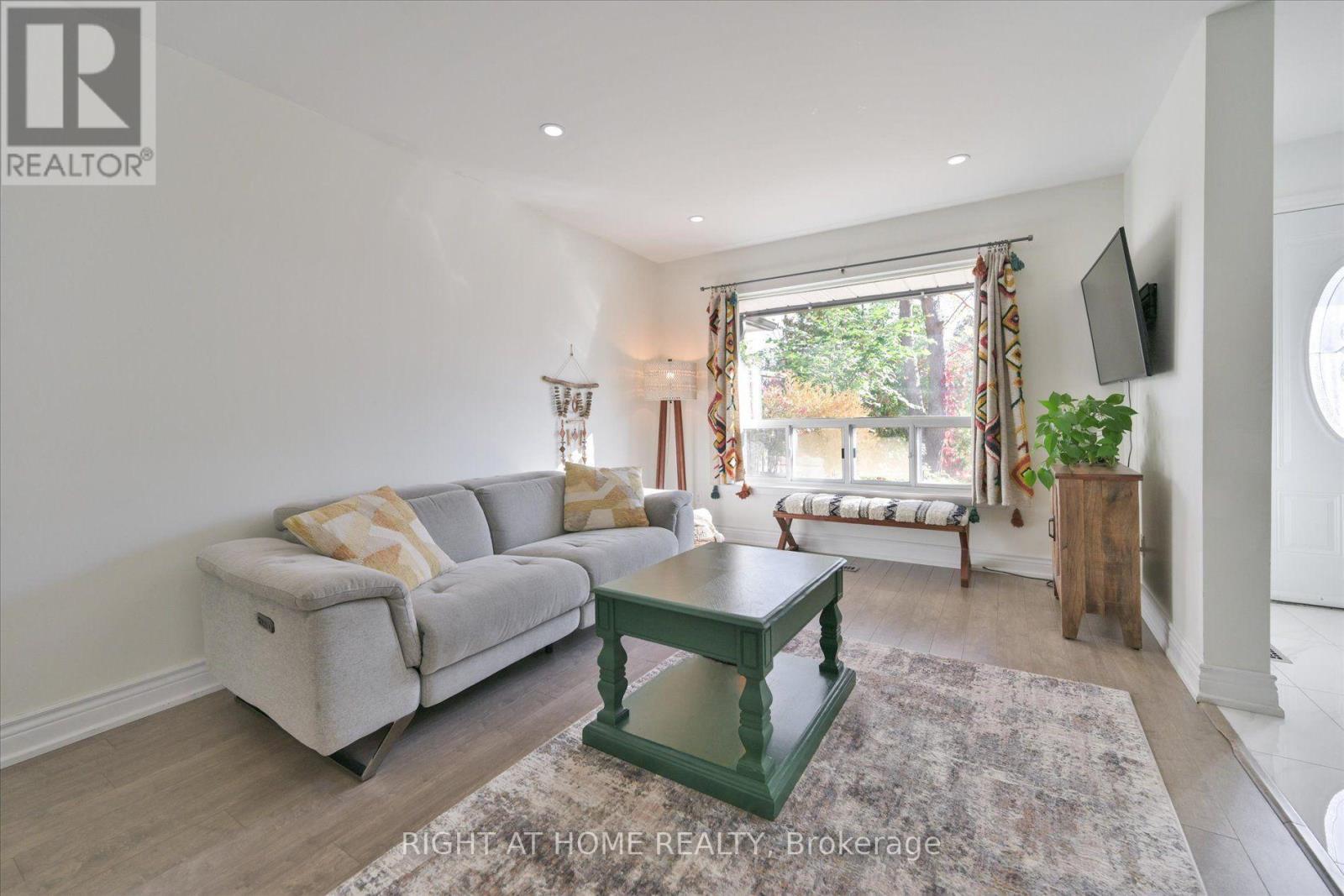 124 Springhead Gardens, Richmond Hill, Ontario  L4C 5C4 - Photo 11 - N14098832