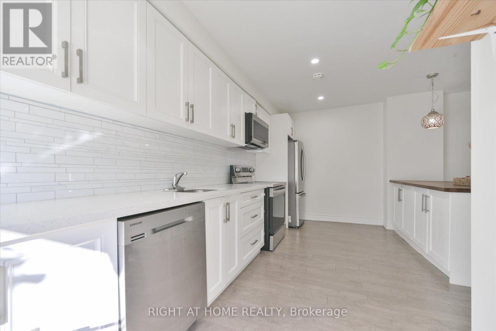 124 Springhead Gardens, Richmond Hill, Ontario  L4C 5C4 - Photo 16 - N14098832