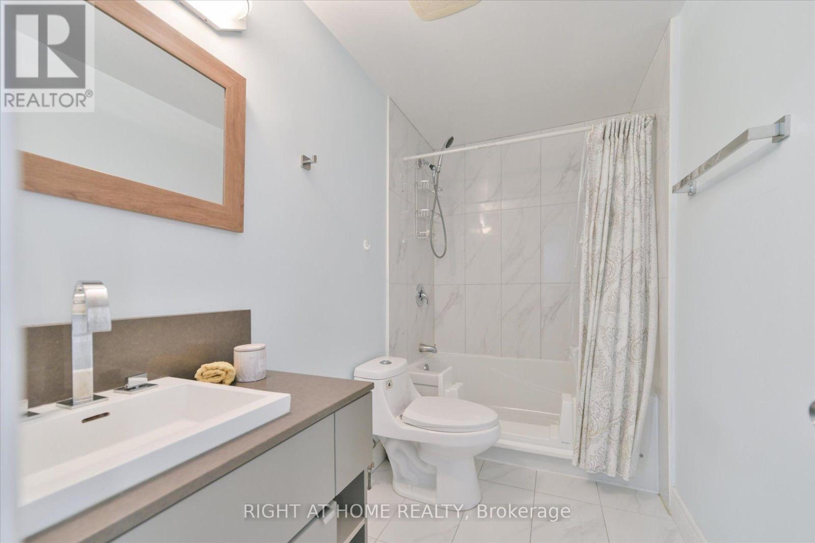 124 Springhead Gardens, Richmond Hill, Ontario  L4C 5C4 - Photo 23 - N14098832
