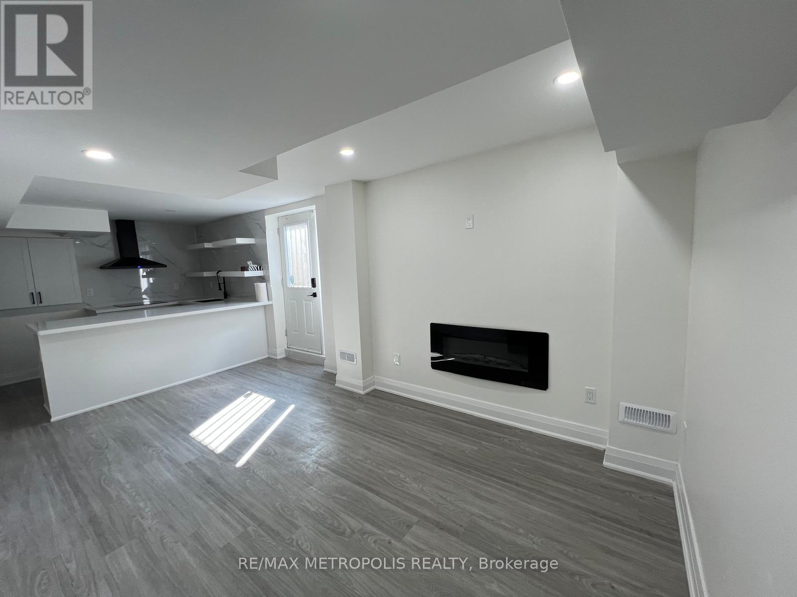 203 Gardiner Drive, Bradford West Gwillimbury, Ontario  L3Z 0J5 - Photo 2 - N14098924