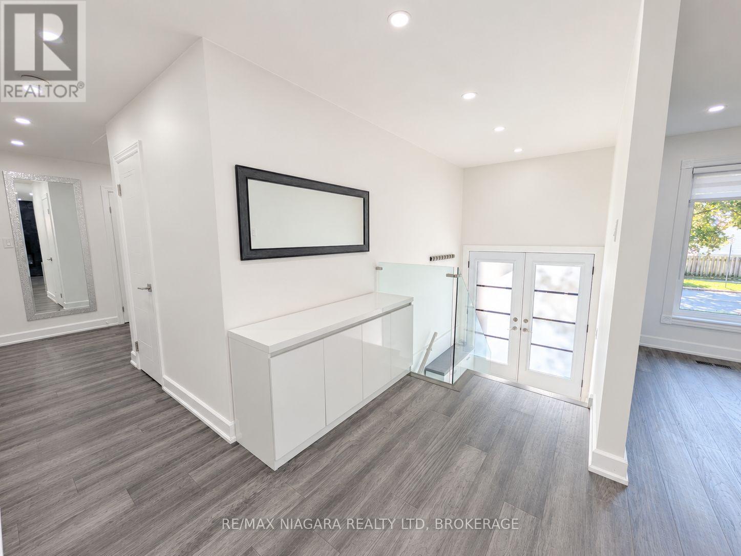 2474 Bridge Road, Oakville, Ontario  L6L 2H2 - Photo 2 - W14098822