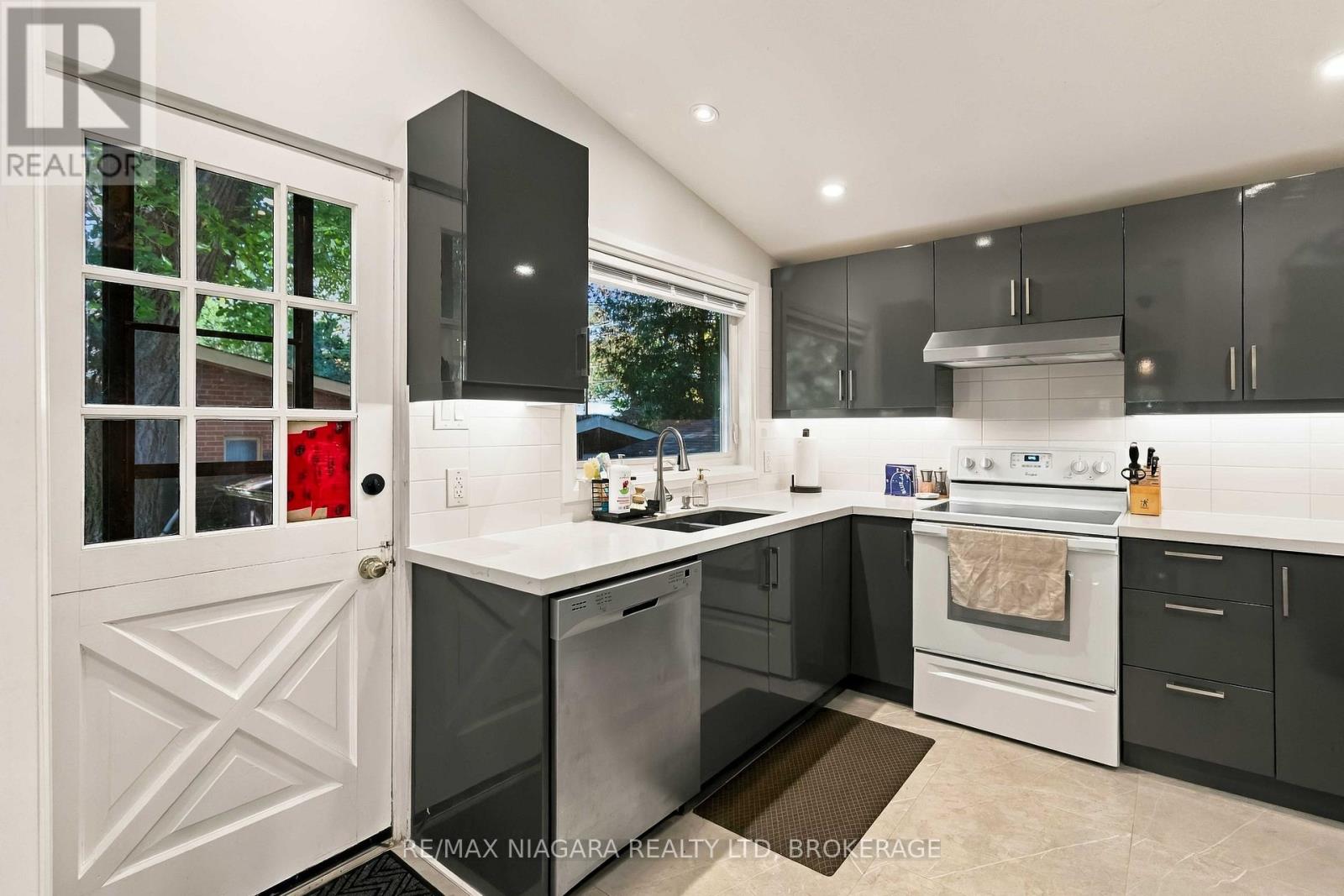 Main - 1852 Truscott Drive, Mississauga, Ontario  L5J 2A2 - Photo 14 - W14098872