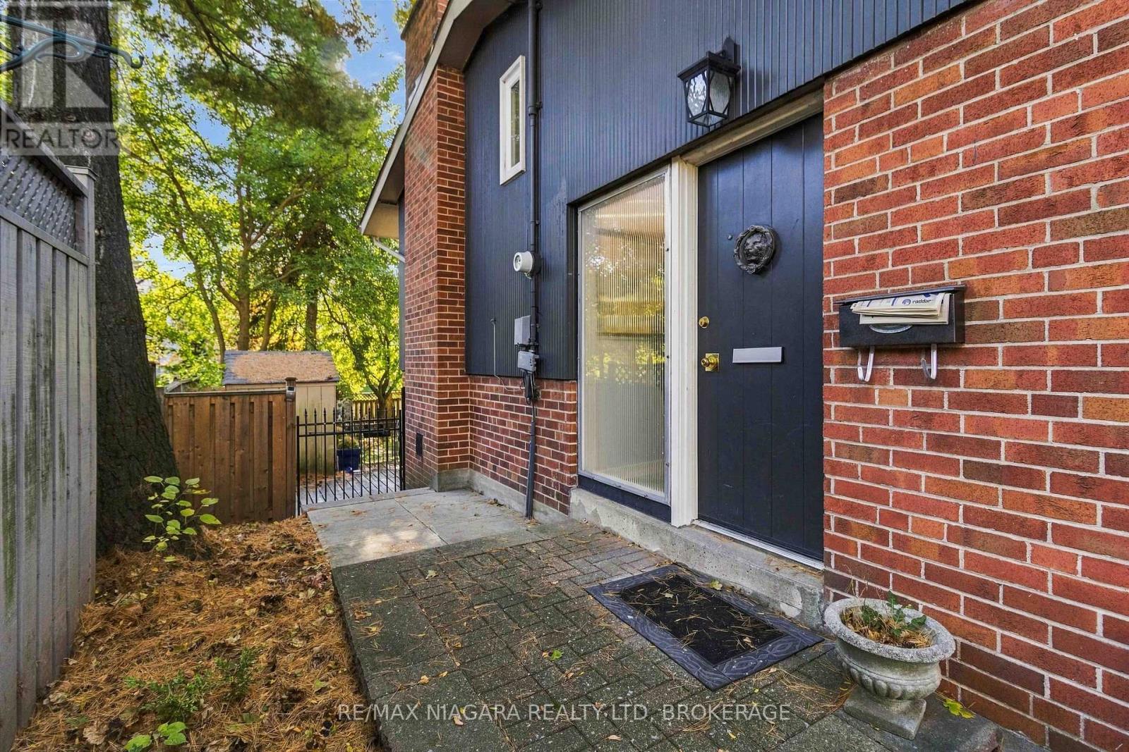 Main - 1852 Truscott Drive, Mississauga, Ontario  L5J 2A2 - Photo 2 - W14098872
