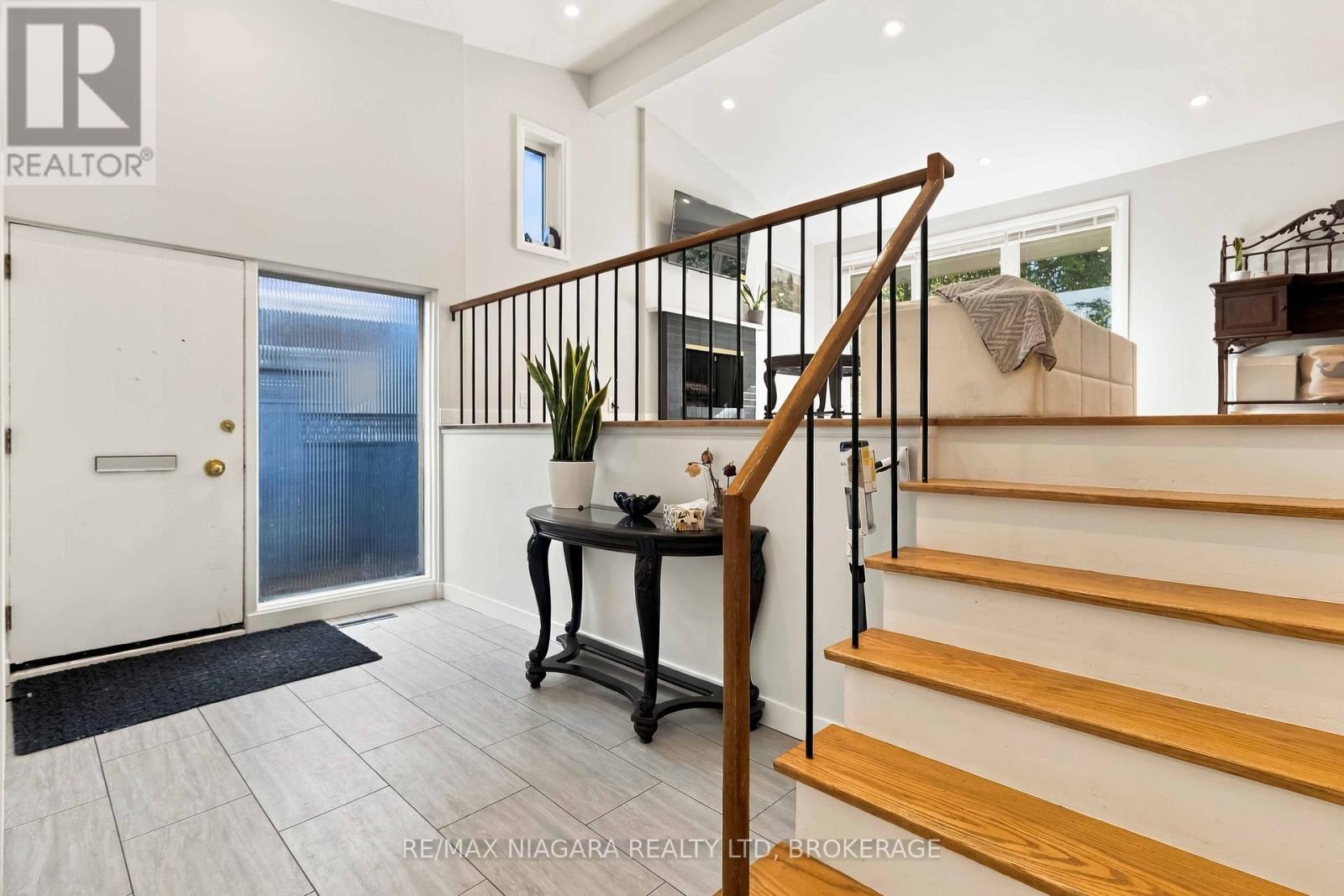 Main - 1852 Truscott Drive, Mississauga, Ontario  L5J 2A2 - Photo 4 - W14098872