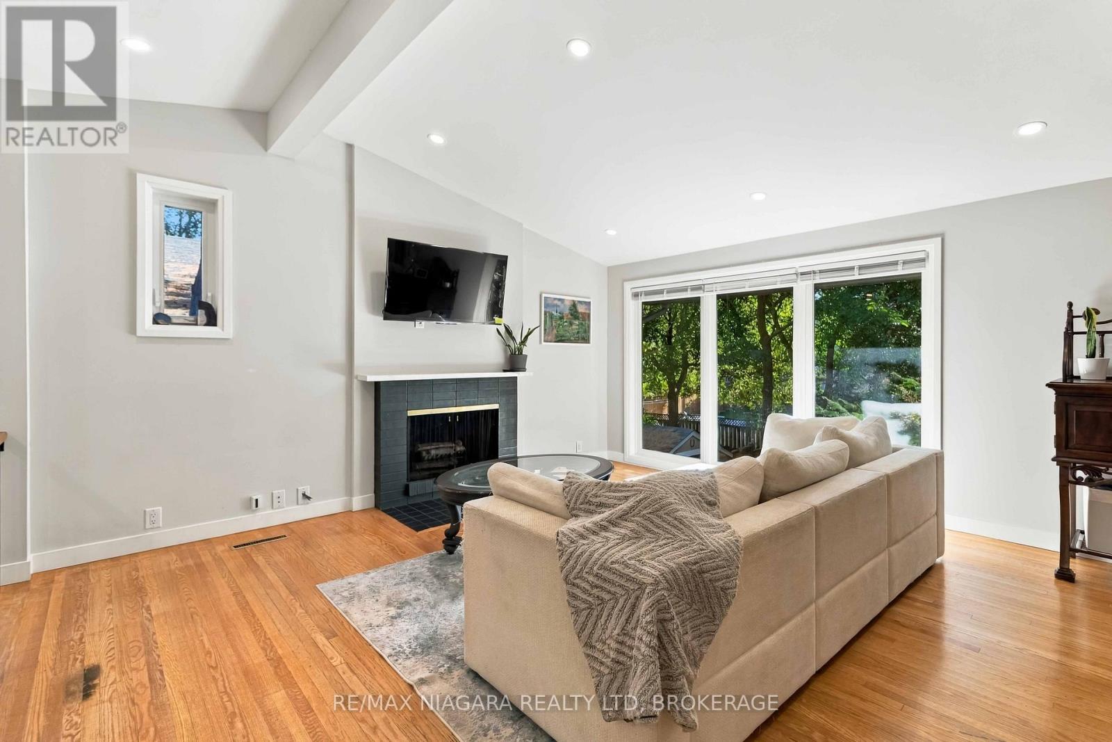 Main - 1852 Truscott Drive, Mississauga, Ontario  L5J 2A2 - Photo 5 - W14098872