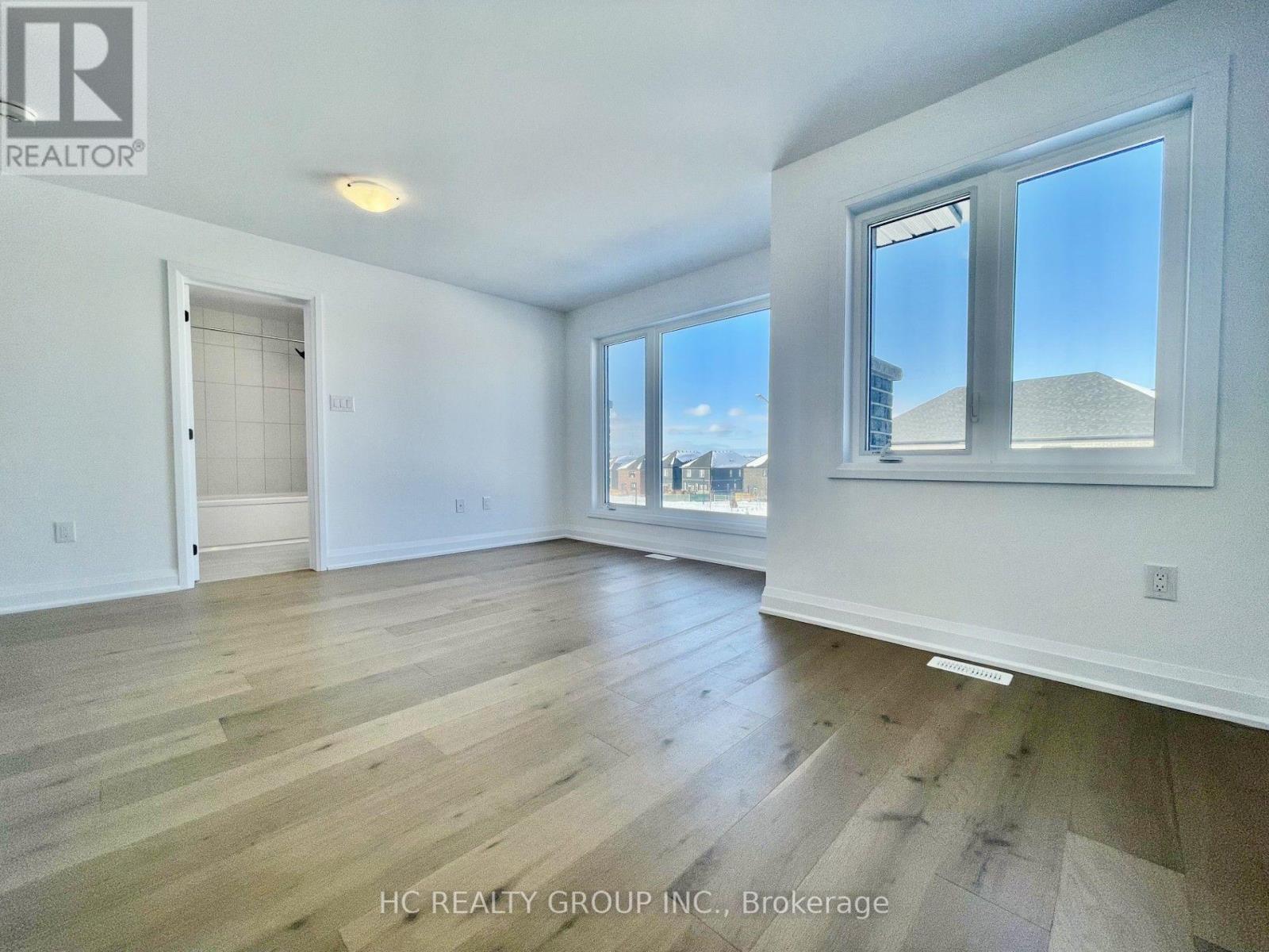 Upper - 19 Gateway Drive, Barrie, Ontario  L9J 0Y1 - Photo 12 - S14098792