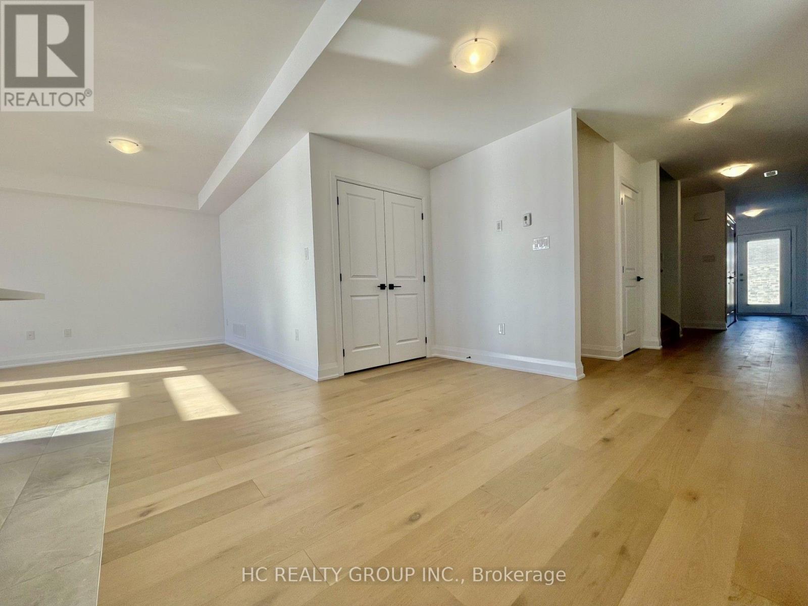 Upper - 19 Gateway Drive, Barrie, Ontario  L9J 0Y1 - Photo 9 - S14098792