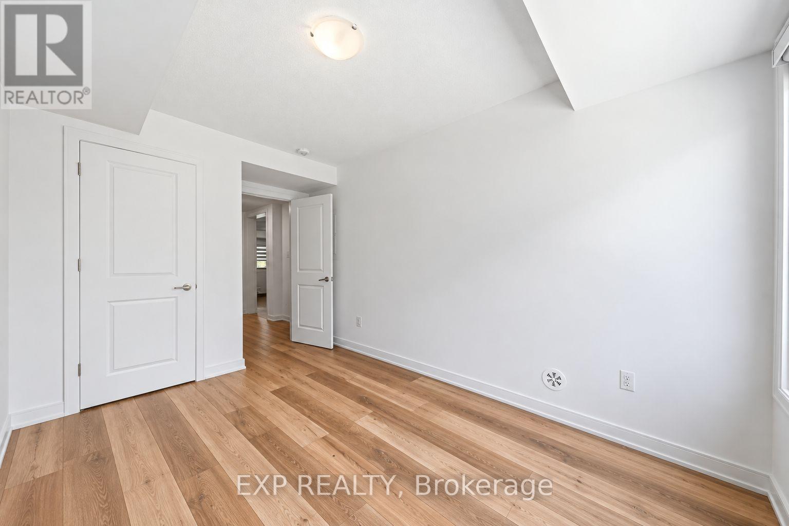 21 Magnolia Lane, Barrie, Ontario  L9J 0N9 - Photo 25 - S14098950