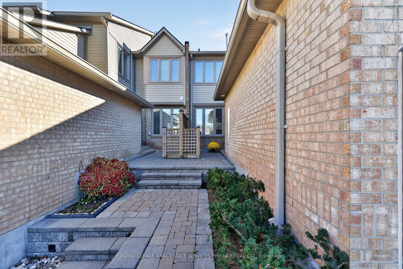 93 - 1725 The Chase, Mississauga, Ontario  L5M 4N3 - Photo 3 - W14098748