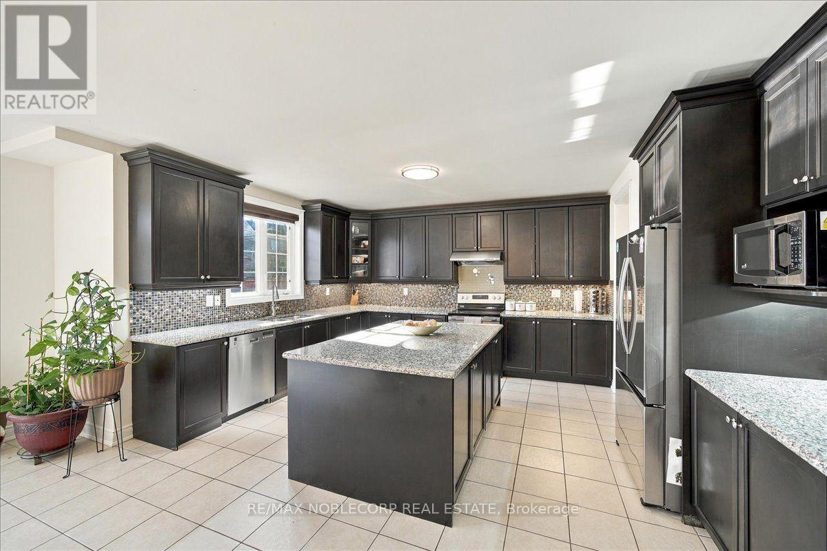 14 Solstice Street, Brampton, Ontario  L6P 3T9 - Photo 15 - W14098772