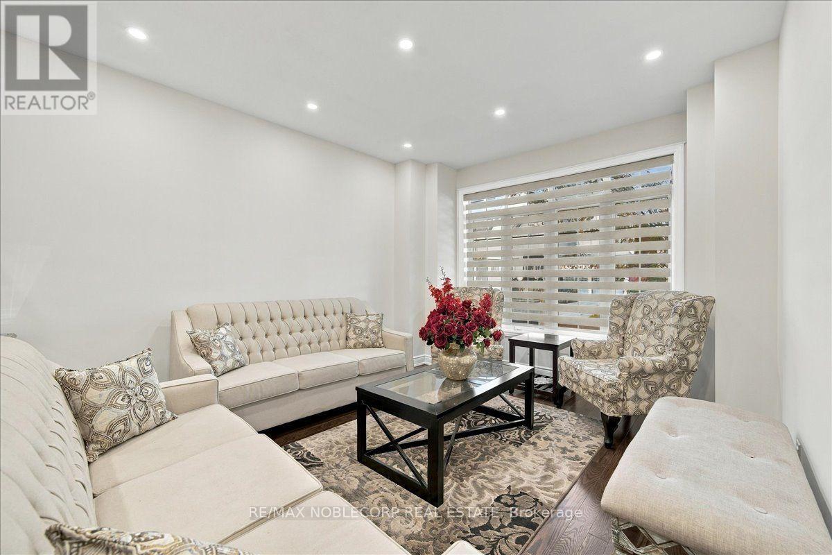 14 Solstice Street, Brampton, Ontario  L6P 3T9 - Photo 6 - W14098772