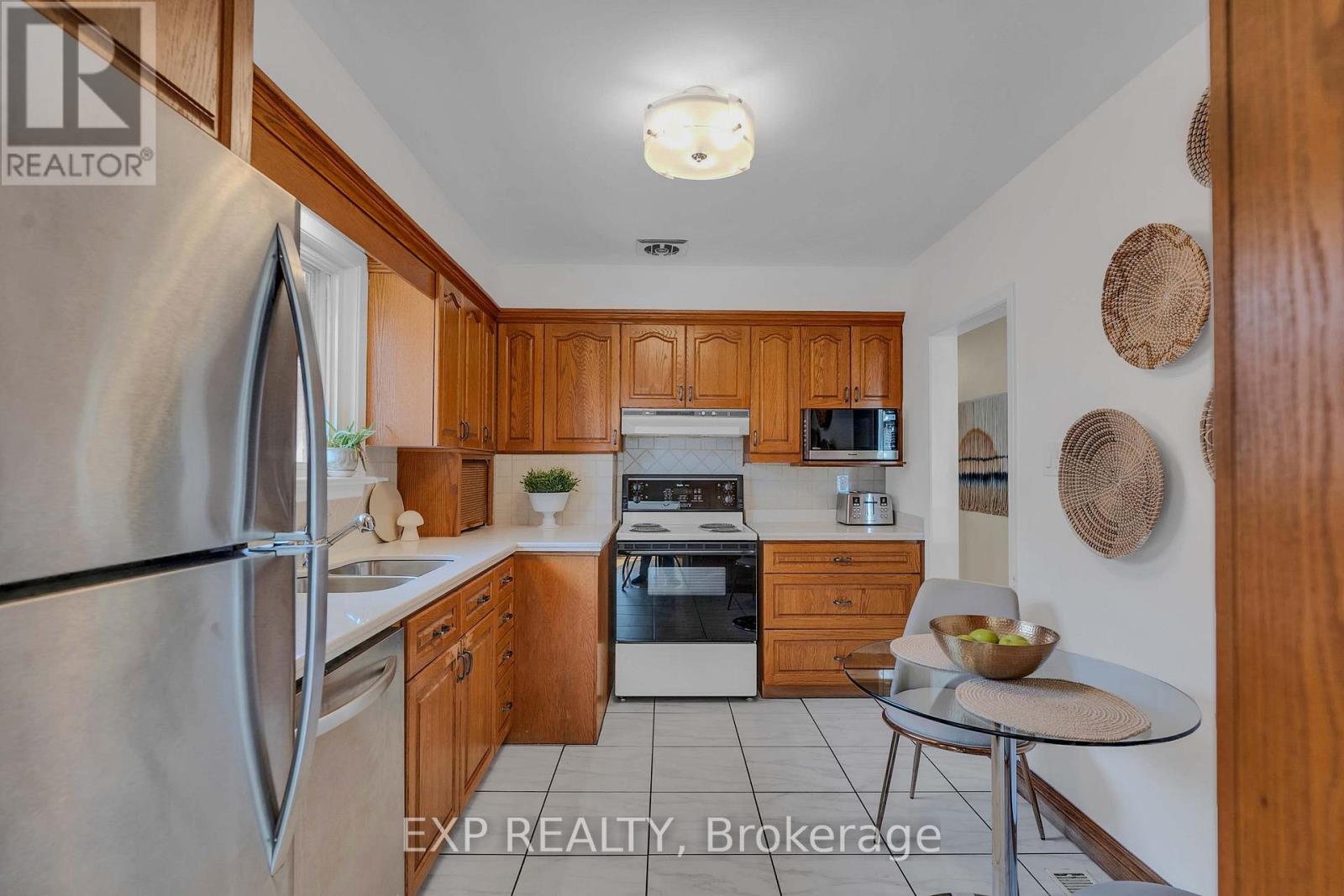 6 Jardine Place, Toronto, Ontario  M9R 2B9 - Photo 10 - W14098912