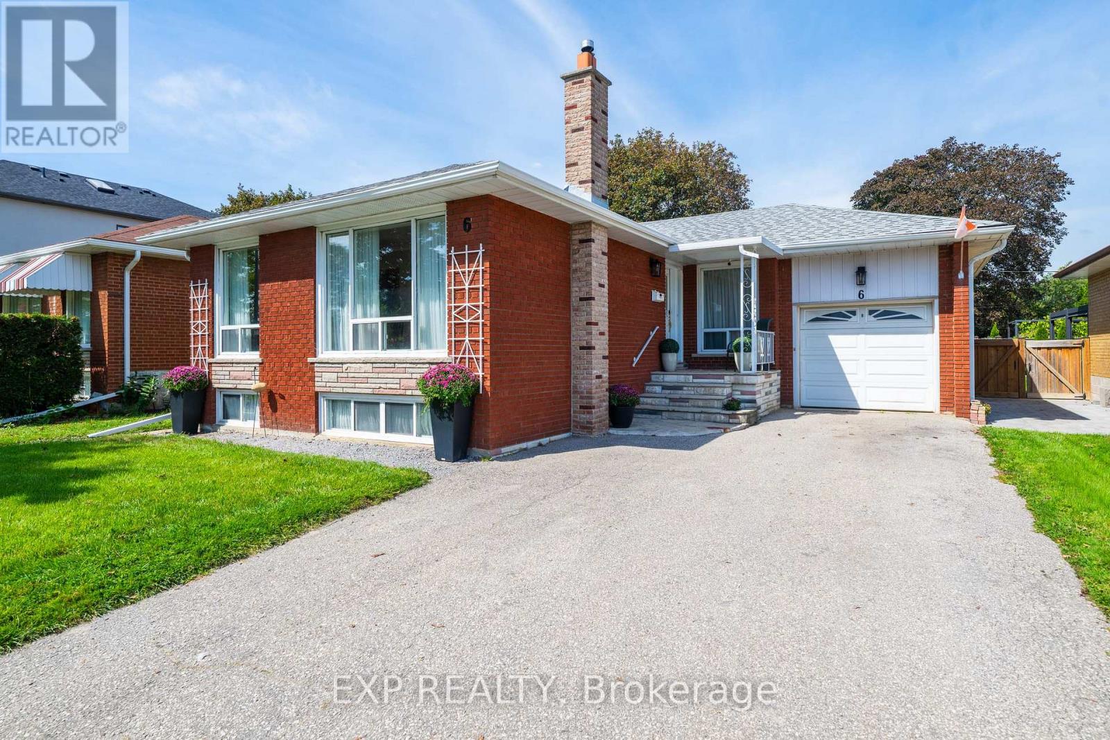 6 Jardine Place, Toronto, Ontario  M9R 2B9 - Photo 2 - W14098912