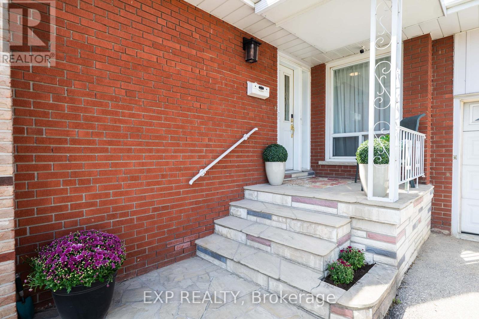 6 Jardine Place, Toronto, Ontario  M9R 2B9 - Photo 4 - W14098912