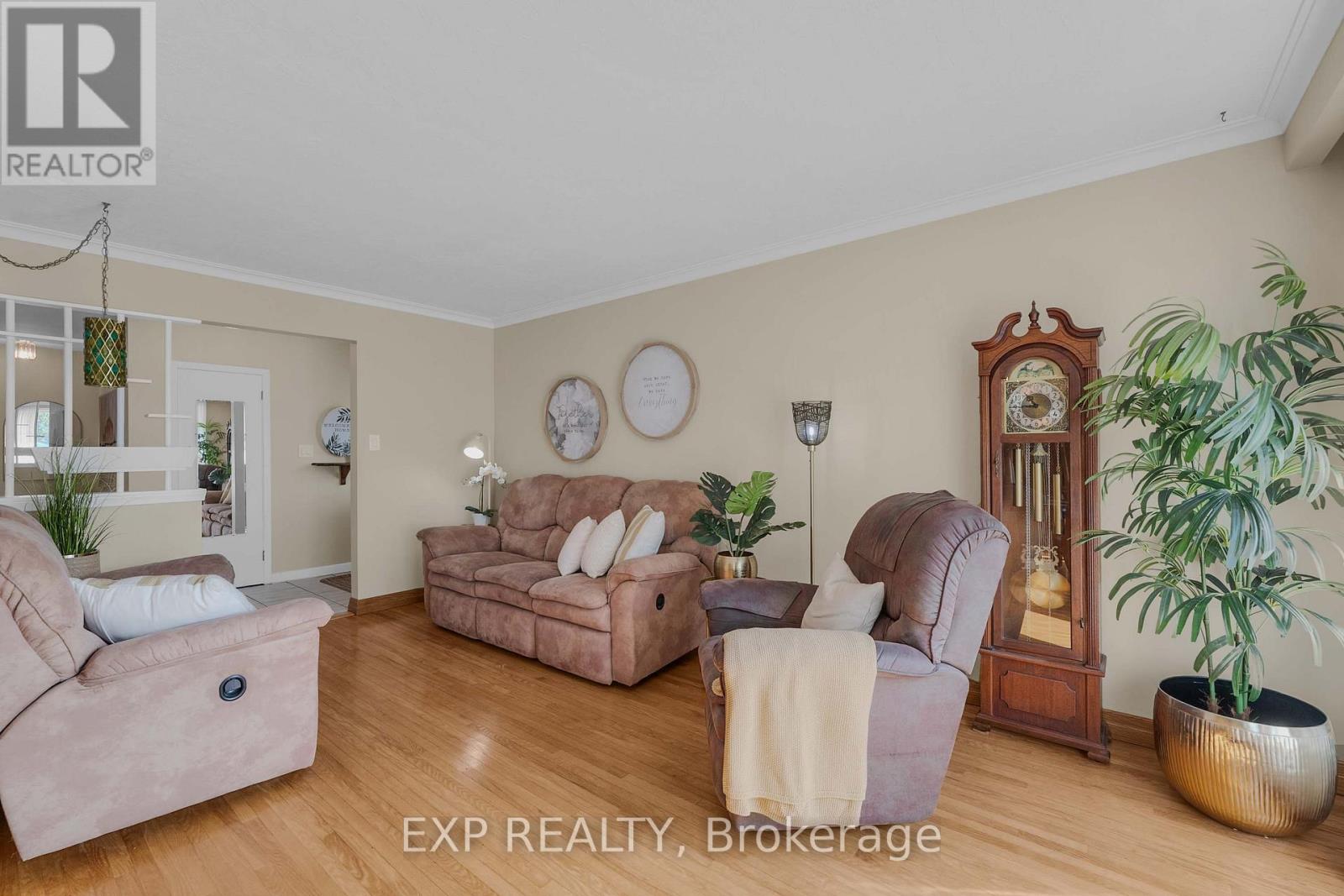 6 Jardine Place, Toronto, Ontario  M9R 2B9 - Photo 7 - W14098912