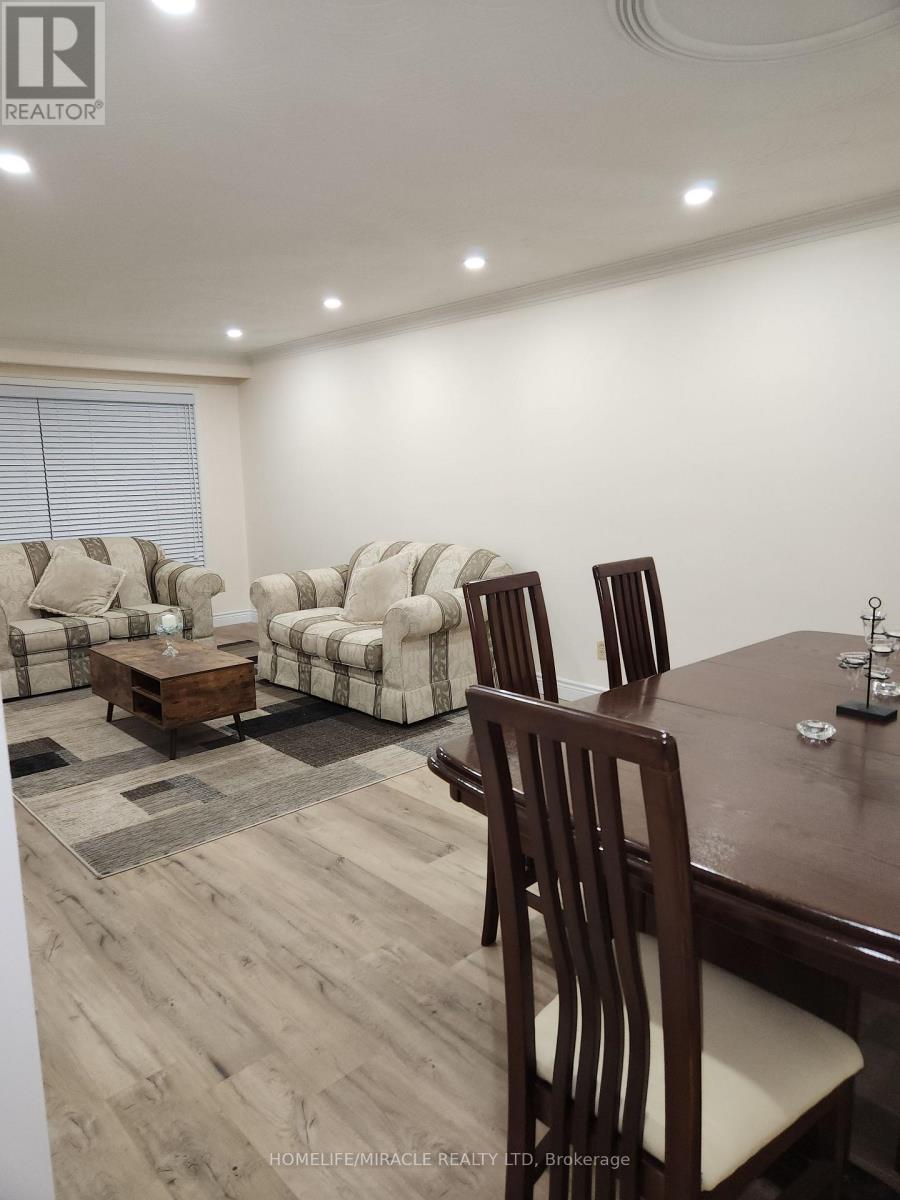 8 Tina Court, Toronto (Glenfield-Jane Heights), Ontario  M3L 2H4 - Photo 2 - W14098934