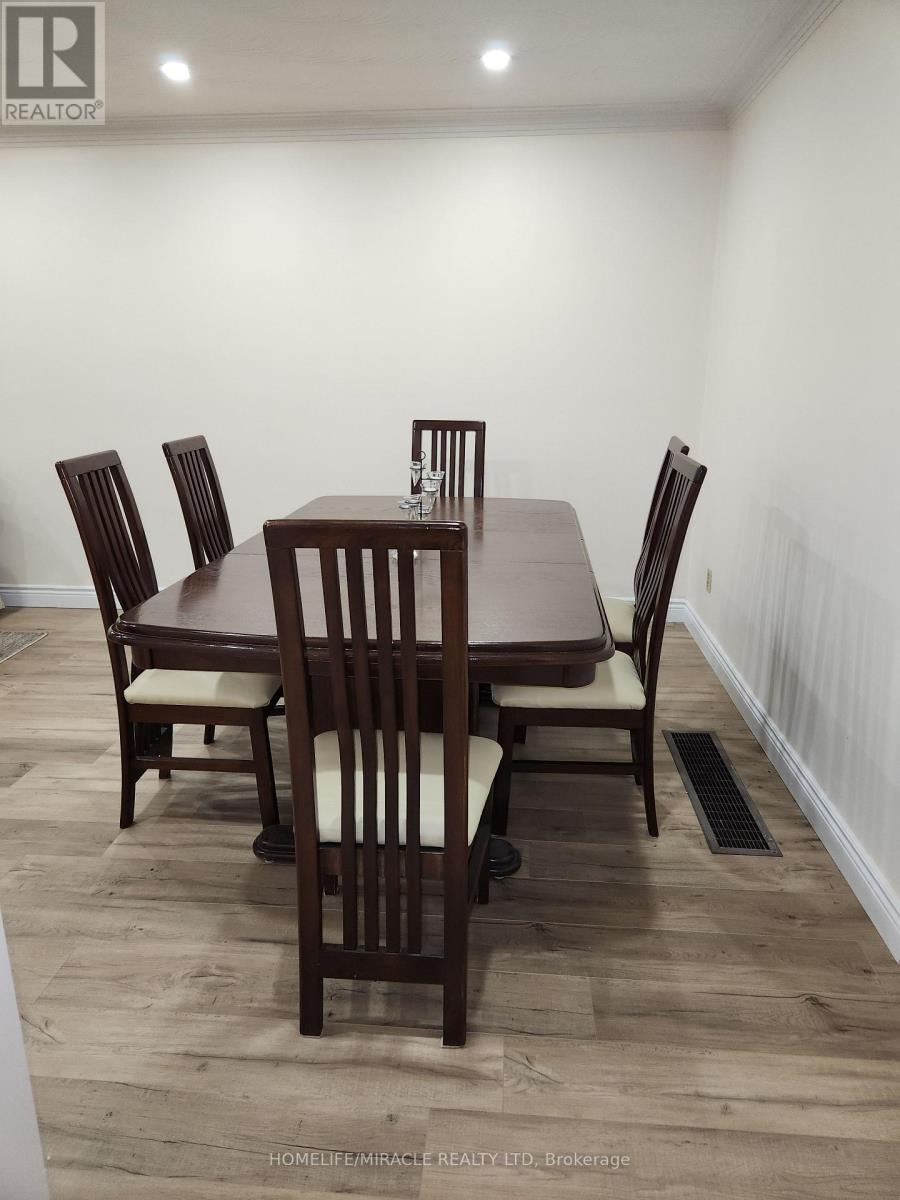 8 Tina Court, Toronto (Glenfield-Jane Heights), Ontario  M3L 2H4 - Photo 4 - W14098934