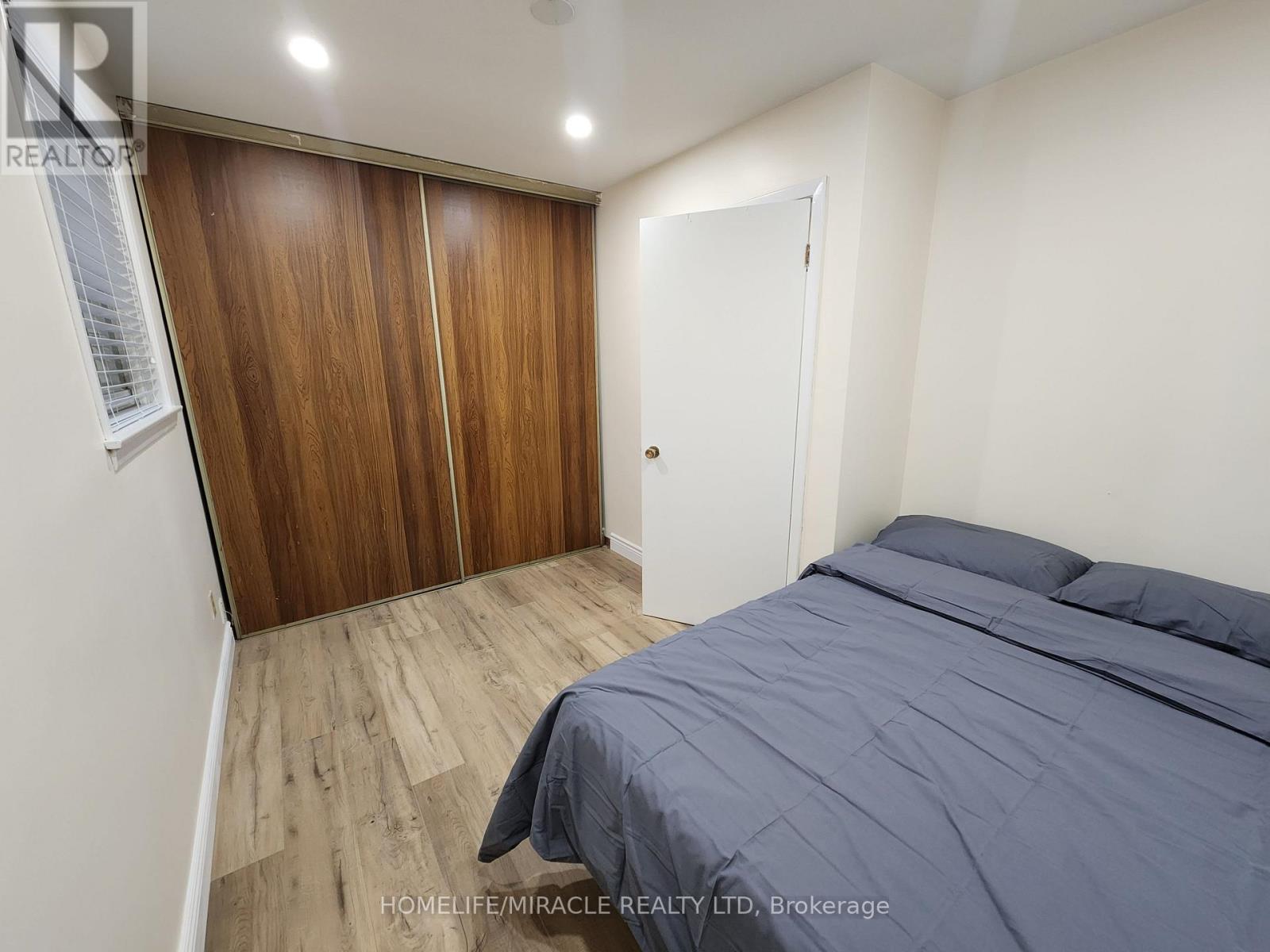 8 Tina Court, Toronto (Glenfield-Jane Heights), Ontario  M3L 2H4 - Photo 6 - W14098934
