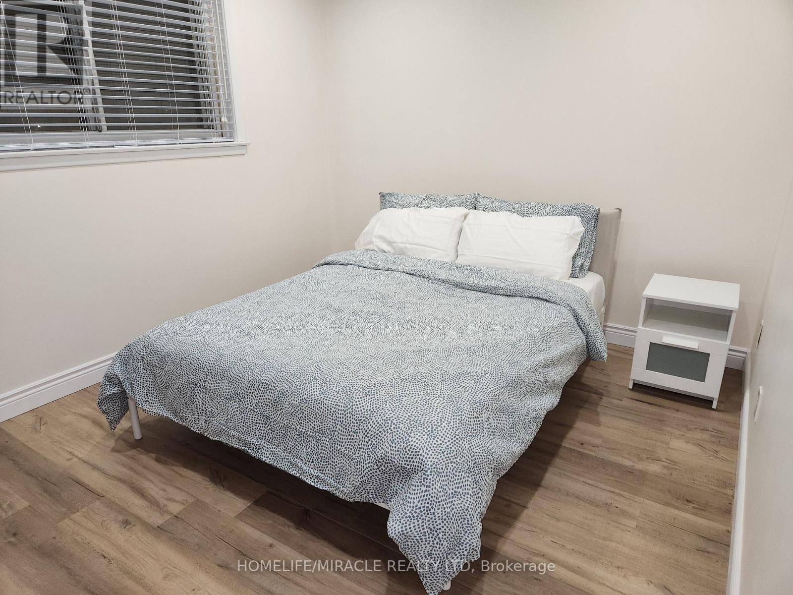 8 Tina Court, Toronto (Glenfield-Jane Heights), Ontario  M3L 2H4 - Photo 7 - W14098934