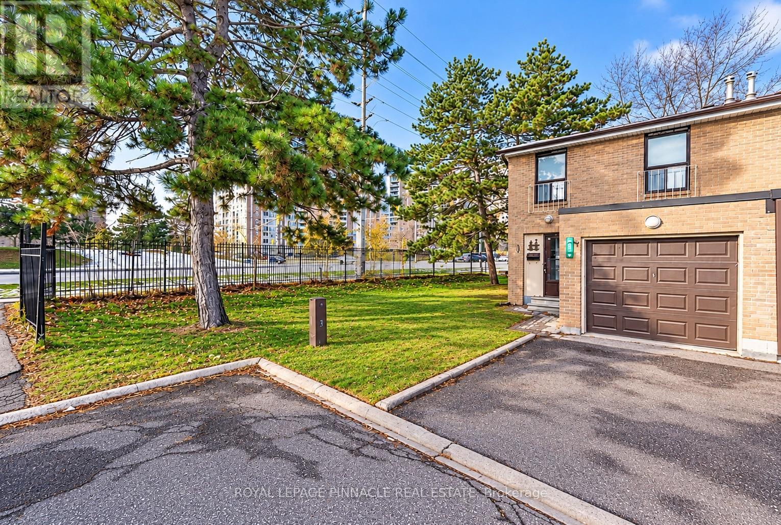 88 FLEETWOOD CRESCENT, Brampton, Ontario