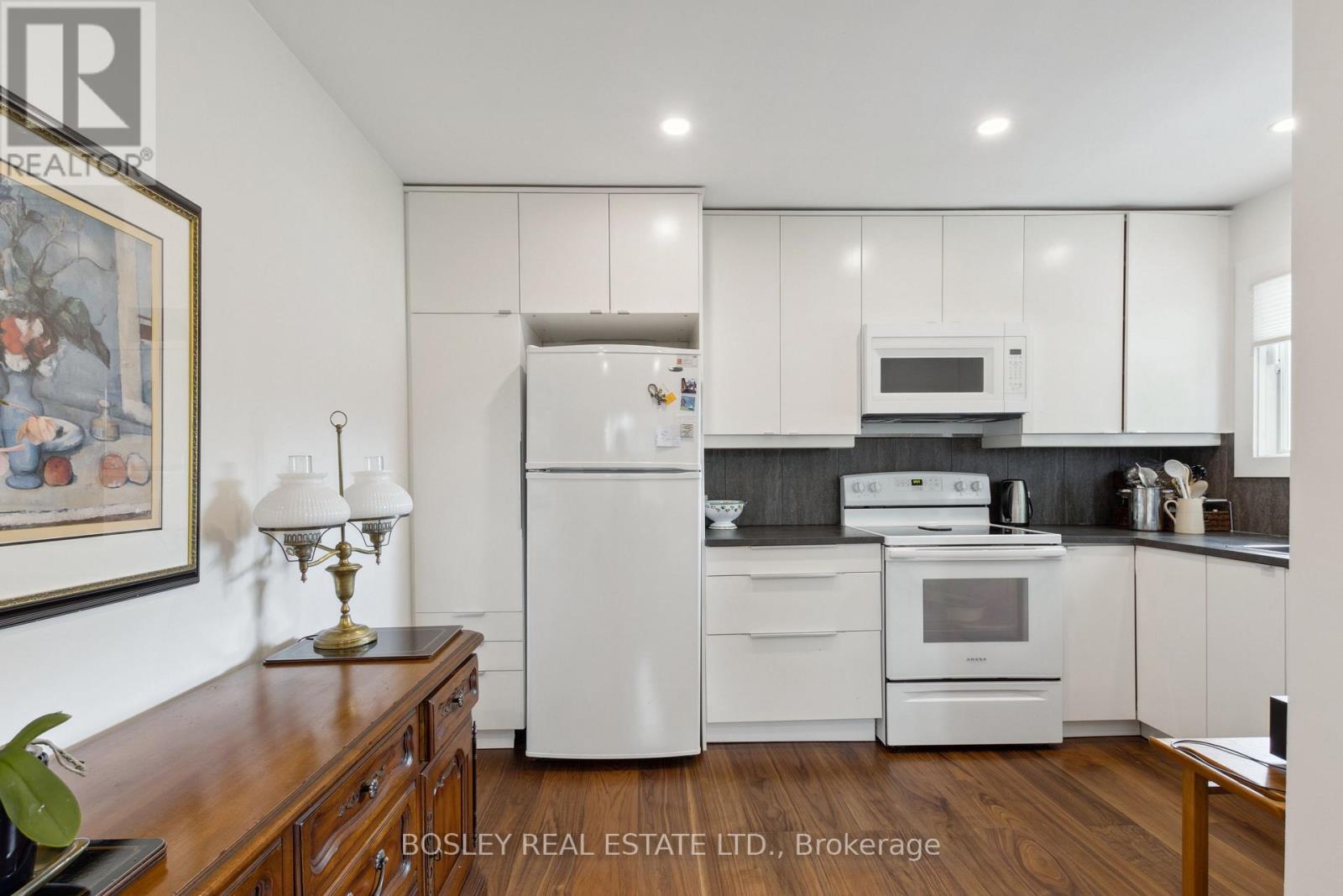 32 LOUISA STREET — photo 13
