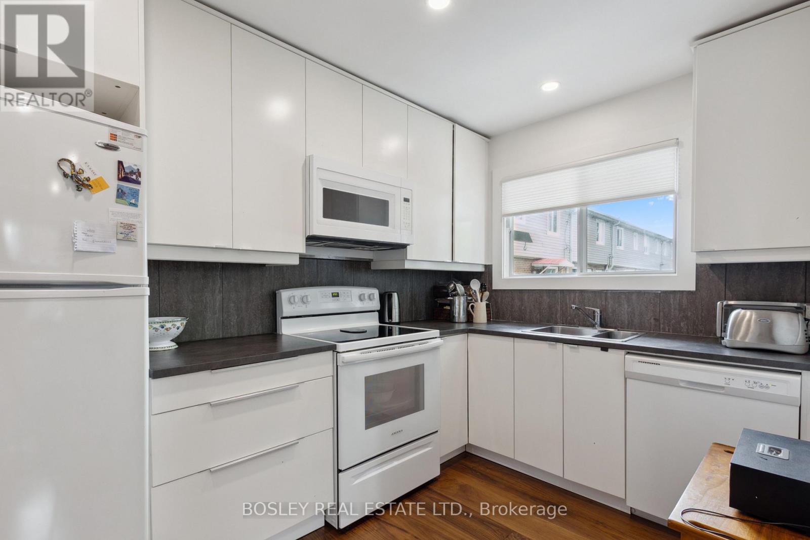 32 LOUISA STREET — photo 14