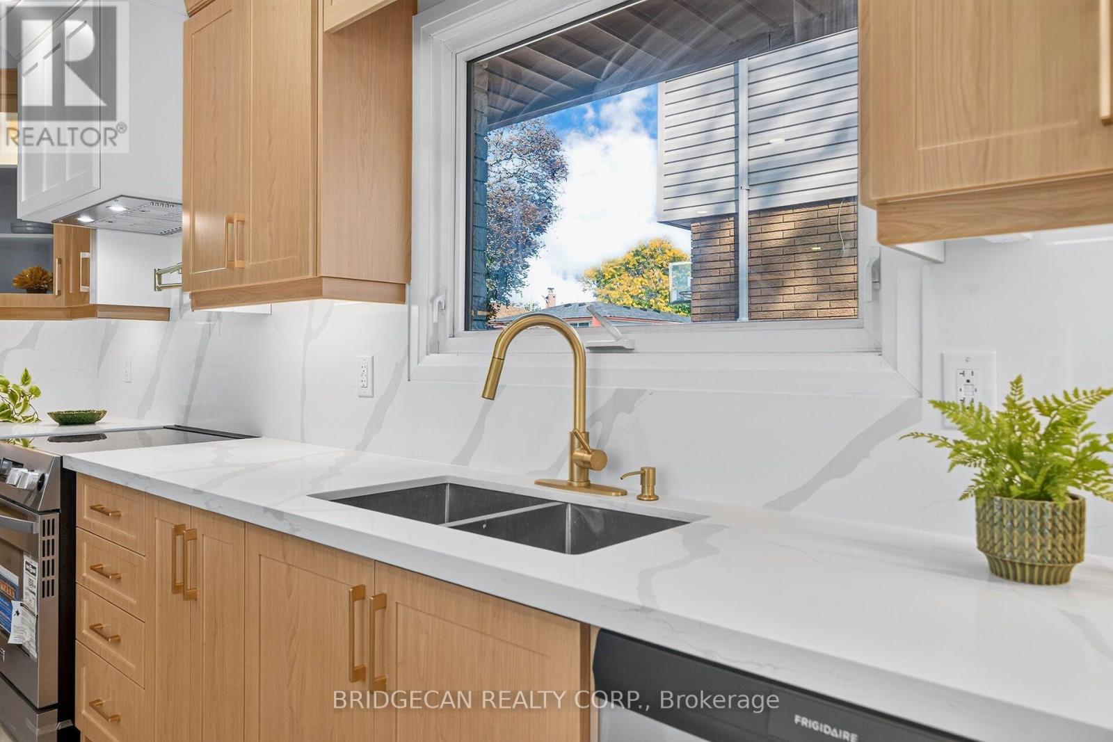 4 Bermuda Court, Hamilton, Ontario  L9C 2J8 - Photo 8 - X14098966