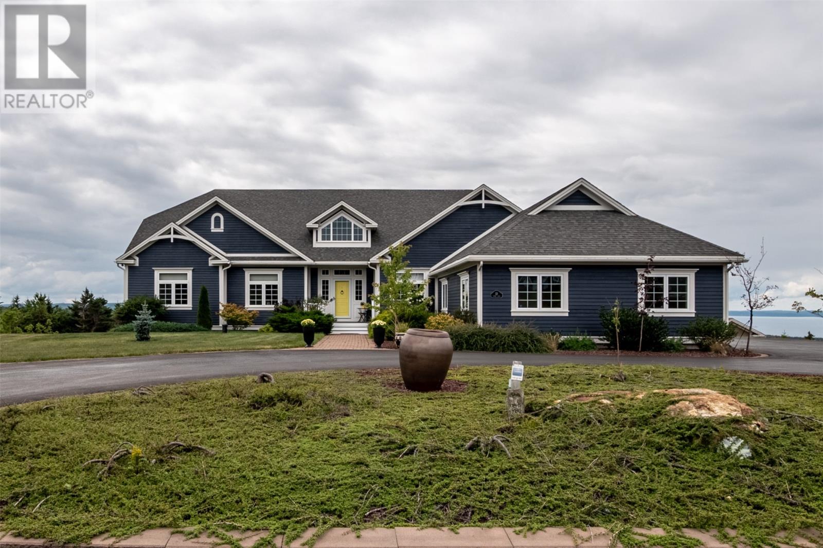 121 Summit Drive, Paradise