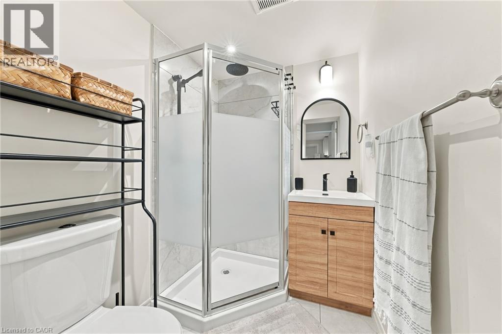 429 Limeridge Road W, Hamilton, Ontario  L9C 2V6 - Photo 15 - 40872424