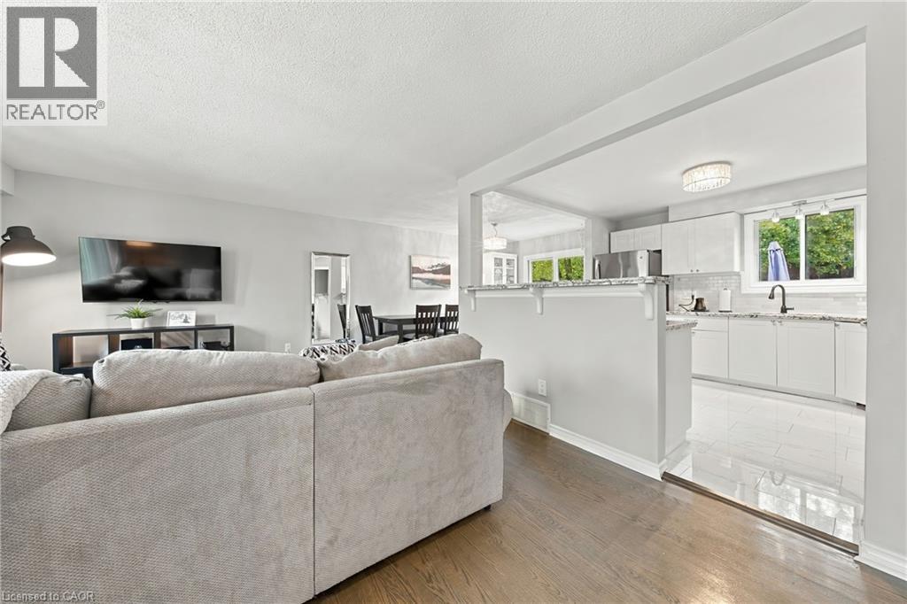 429 Limeridge Road W, Hamilton, Ontario  L9C 2V6 - Photo 5 - 40872424